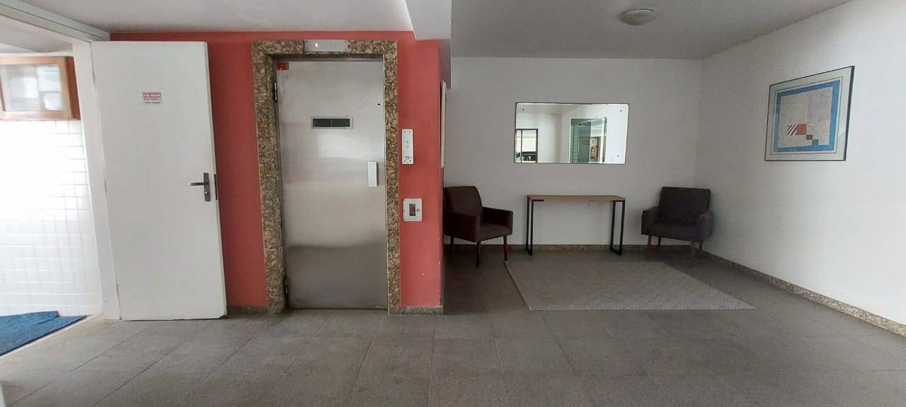 Apartamento à venda com 3 quartos, 110m² - Foto 2