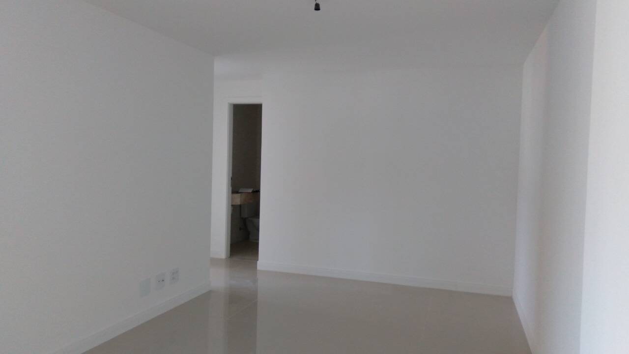 Apartamento à venda com 2 quartos, 64m² - Foto 12