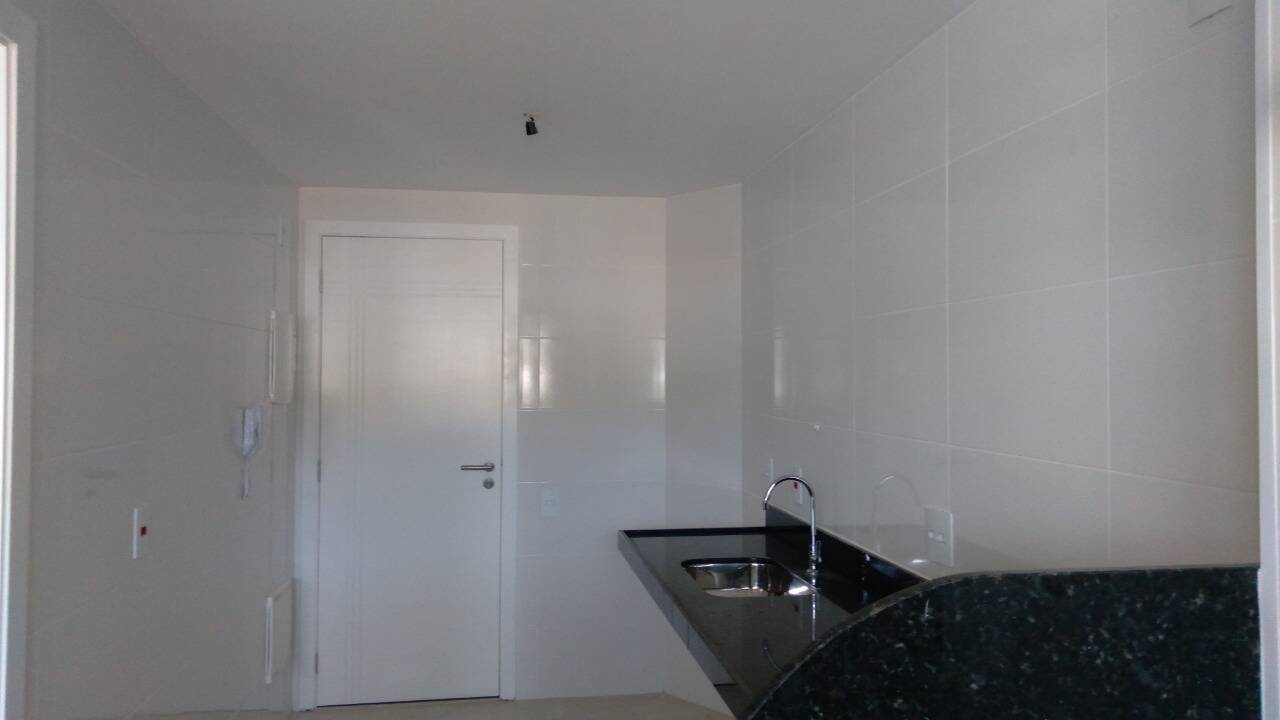 Apartamento à venda com 2 quartos, 64m² - Foto 25