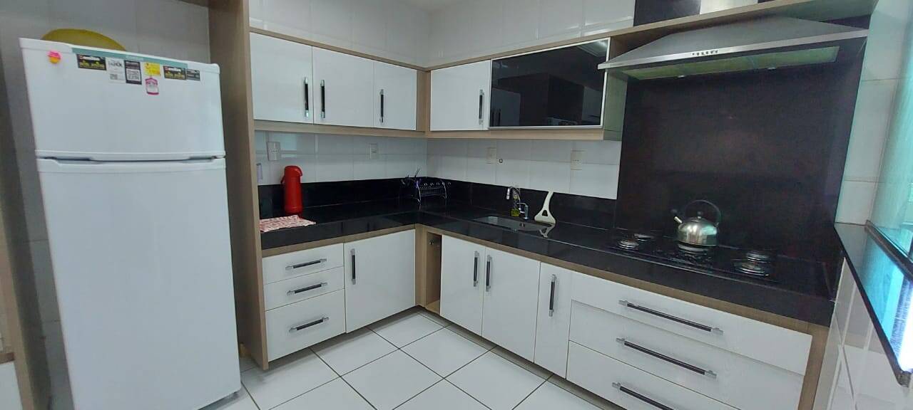 Apartamento à venda com 3 quartos, 180m² - Foto 25