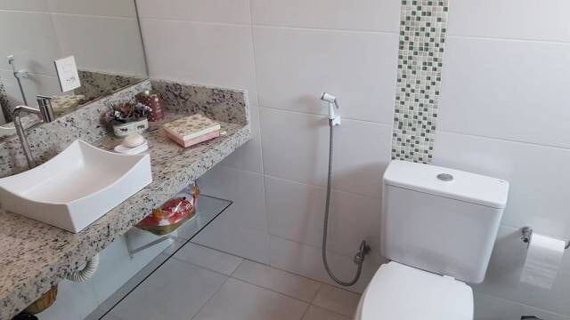 Casa de Condomínio à venda com 5 quartos, 215m² - Foto 4